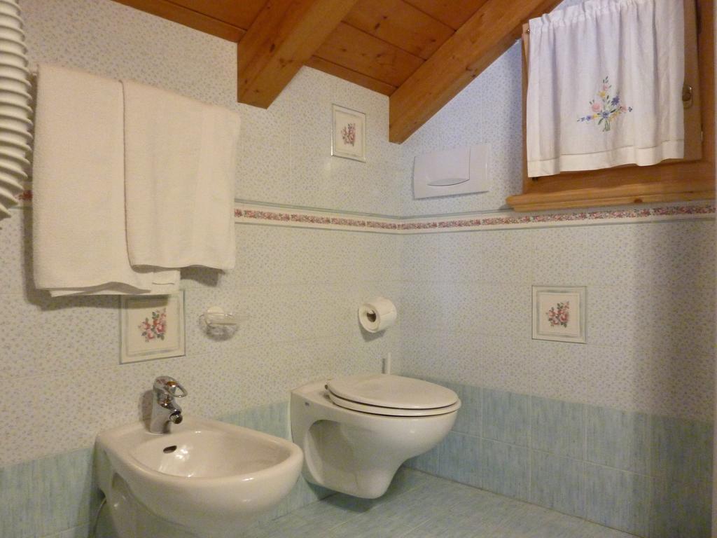 Appartamenti Majon Sotroi Campitello di Fassa Pokój zdjęcie