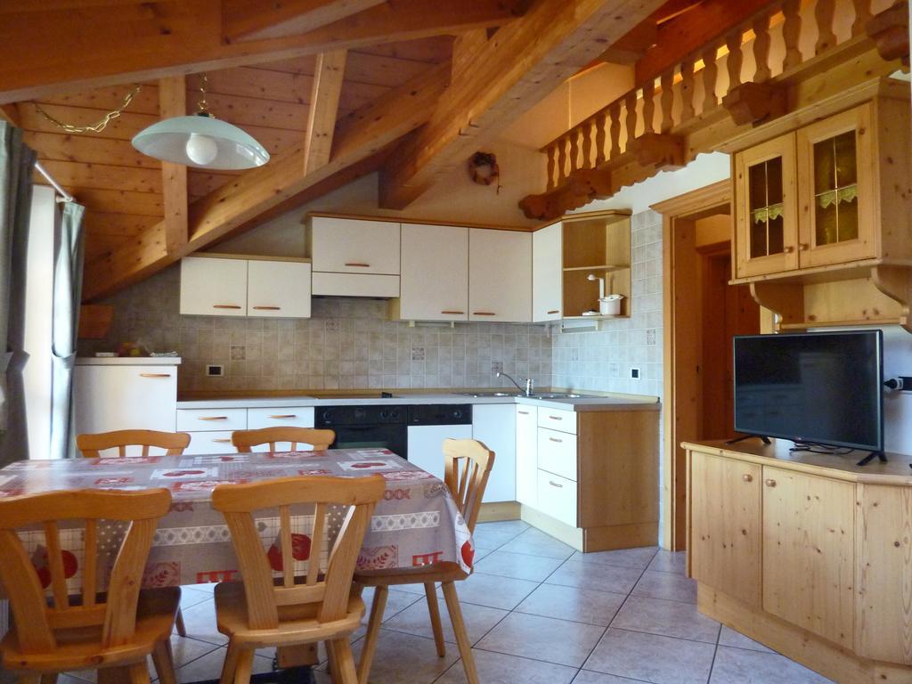 Appartamenti Majon Sotroi Campitello di Fassa Pokój zdjęcie