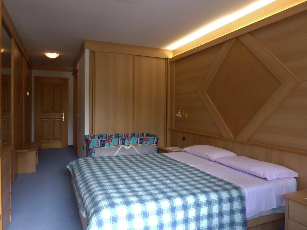 Appartamenti Majon Sotroi Campitello di Fassa Pokój zdjęcie